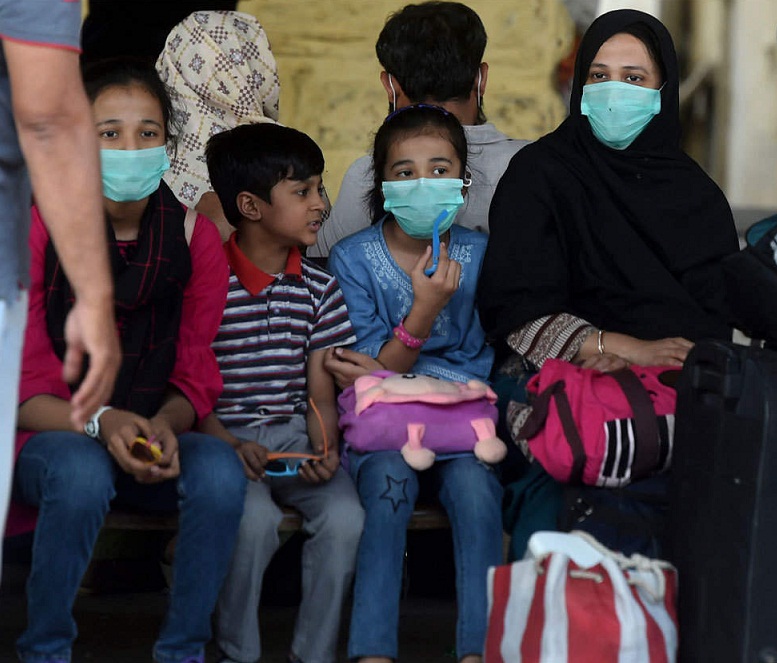 پاکستان میں  کورونا وائرس مریضوں کی تعداد  13 ہزار 106 ہو گئی۔ 2936 مریض صحت یاب ہوگئے  اور جاں بحق ہونے والوں کی تعداد 272 ہوگئی