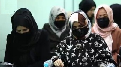 افغان طالبان حکومت کے سینئر عہدیداروں کا گریجویشن مکمل کرنے والی خواتین پولیس افسران کا خیرمقدم