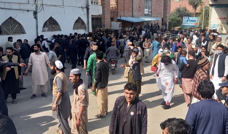 قصہ خوانی بازار پشاور کے علاقے کوچہ رسالدار کی جامع مسجد میں نماز جمعہ کے دوران میں خودکش دھماکا، 56 افراد جاں بحق،94 زخمی 